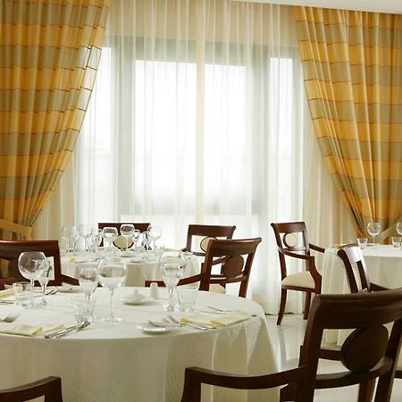 Tiberio Palace Hotel Наполи Ресторант снимка