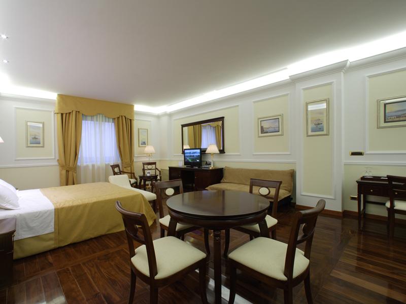 Tiberio Palace Hotel Наполи Екстериор снимка