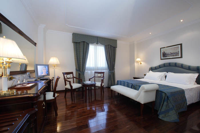 Tiberio Palace Hotel Наполи Екстериор снимка